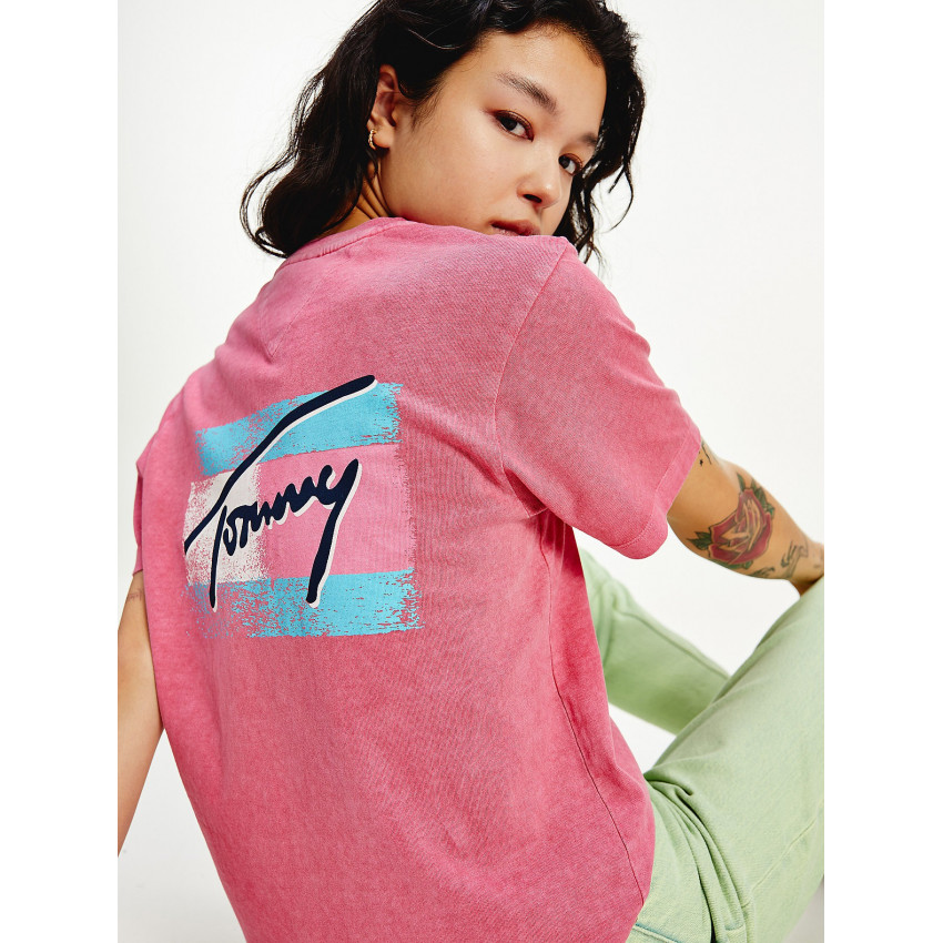 T-shirt femme Tommy Jeans rose logo dans le dos, relaxed fit référence DW0DW09810