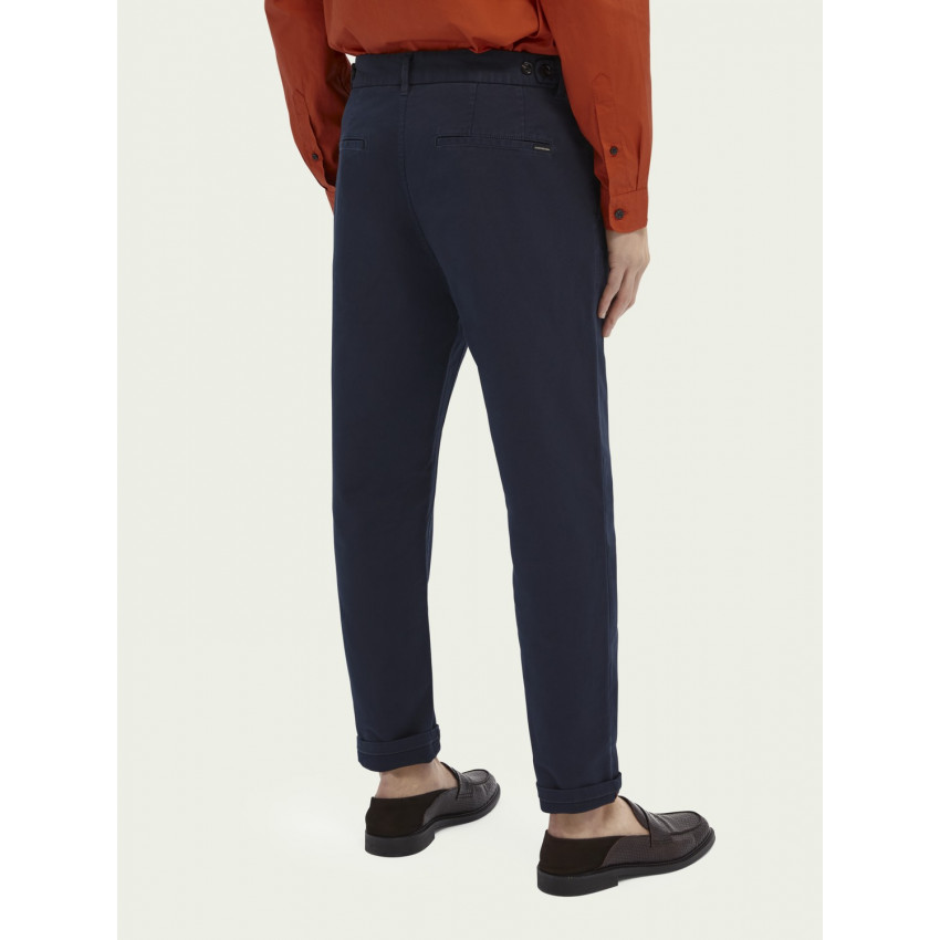 Pantalon chino homme bleu marine SCOTCH AND SODA matière coton coupe droite logo poche arrière référence 160 705 0002 E-Boutique