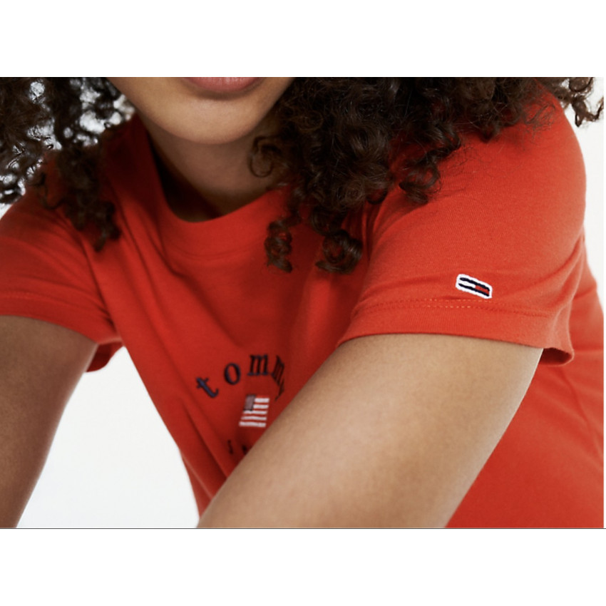 T-shirt femme TOMMY JEANS rouge logo america référence DW0DW07164 chez Cloane
