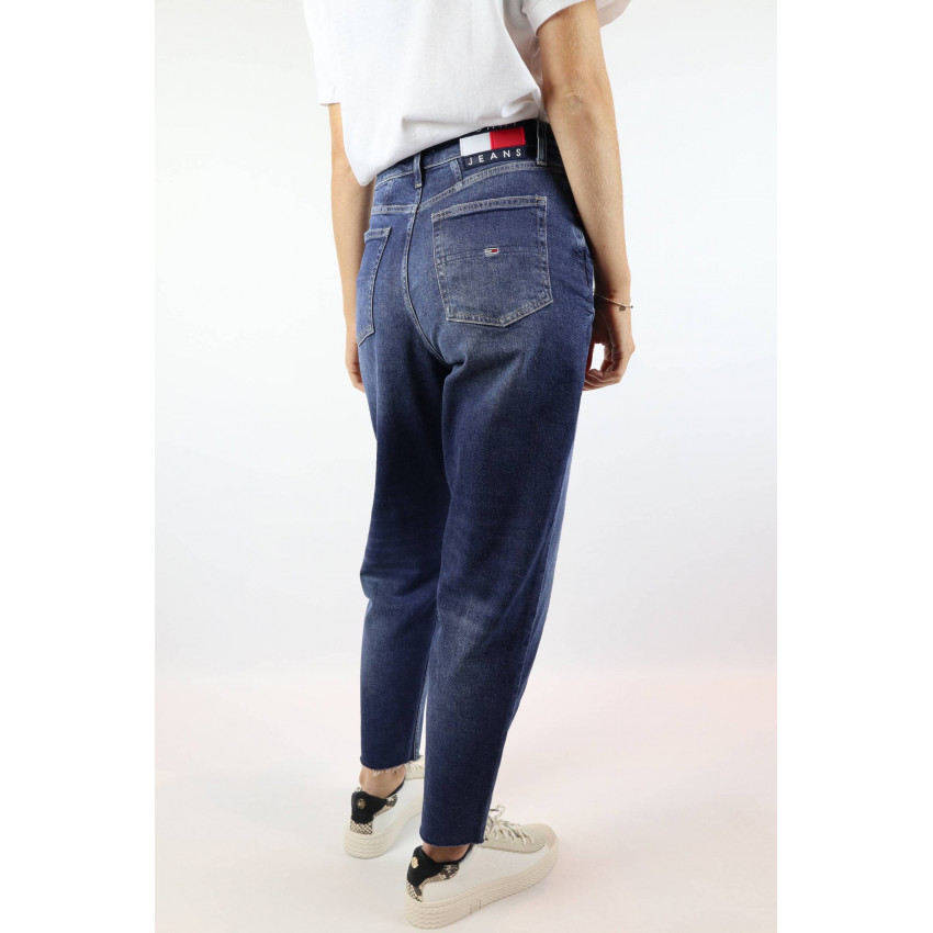 Mom Fit Jeans TOMMY JEANS bleu moyen coupe tapered Référence DW0DW08367